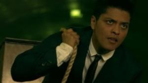 Watch Bruno Mars - Grenade [OFFICIAL VIDEO] Video