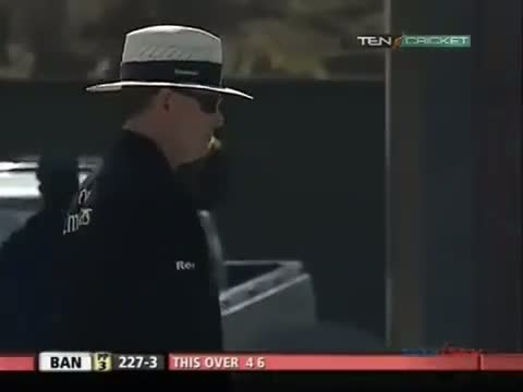 Watch Shakib al Hasan 104(64) - Bangladesh v Zimbabwe at Bulawayo 2009 Video
