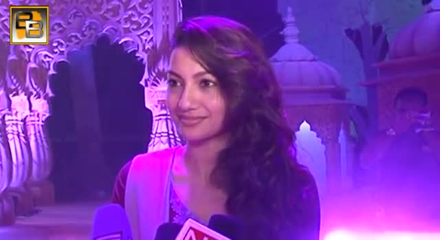 Watch Gauhar Khan's Mother & Sister ENTER Bigg Boss 7 30th October 2013 Full Episode Video