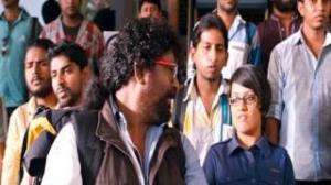 Watch Husbands In Goa Action Movie Scene - Friends helping Cop to Catch a Thief Video