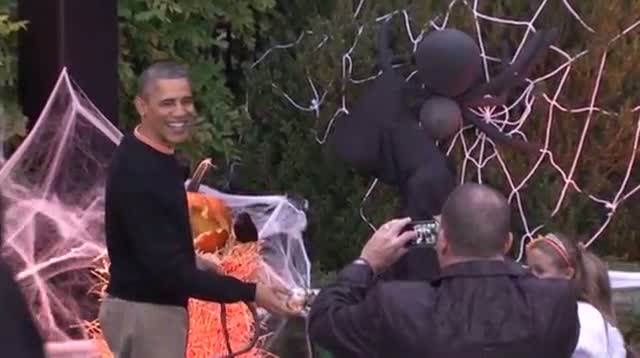 Watch President Obama Welcomes Trick or Treaters Video