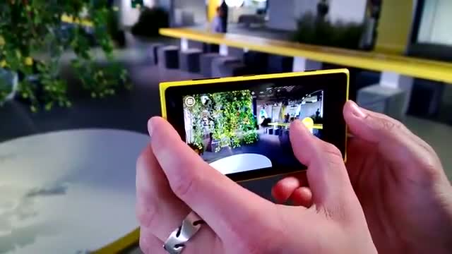 Watch Nokia Lumia 1020 - Camera Hands-on Video