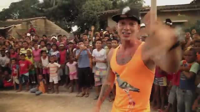 Watch J Balvin - Tranquila Video