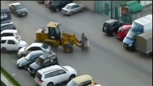 Watch tractor park accident Video