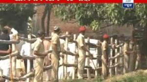 Watch Modi meets the family of Rajnarayan who died in Patna blast Video