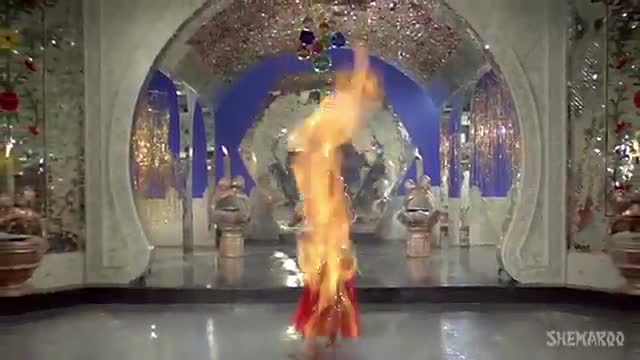 Watch Mohabbat Hai Kya Cheez - Rishi Kapoor - Padmini Kolhapure - Prem Rog - Bollywood Evergreen Songs Video