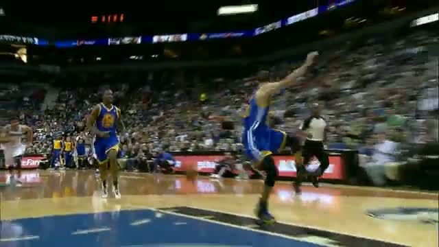 Watch NBA: Stephen Curry's AMAZING Between-the-Legs Assist Video