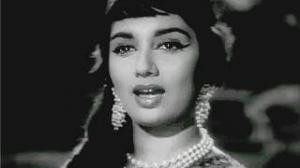 Watch Lag Jaa Gale - Sadhana, Lata Mangeshkar, Woh Kaun Thi Song (Old is Gold) Video
