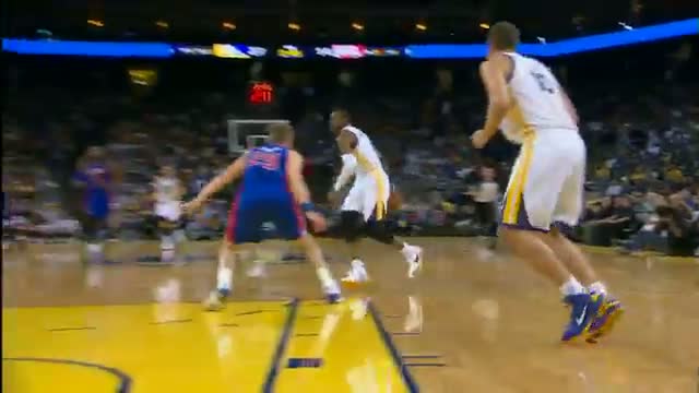 Watch NBA: Andre Iguodala's SWEET Around the Back Pass to David Lee Video