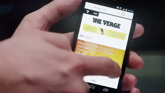 Watch Moto G hands-on: a close-up look at the Moto X's little brother Video