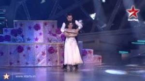 Watch Nach Baliye 6 : Ankur and Kanika's Mesmerising Performance - 16 November 2013 - Ep3 Video