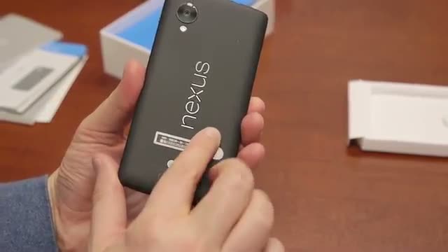 Watch Nexus 5 Unboxing Video