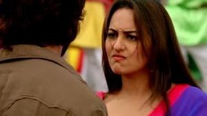 Watch Sonakshi Sinha threatens Shahid Kapoor - R...Rajkumar (Dialogue Promo 2) Video