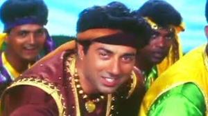 Watch Punjabi Punjabi - Superhit Bollywood Bhangra Dance Song - Sunny Deol - Iski Topi Uske Sarr Video