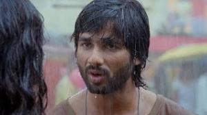 Watch Shahid Kapoor compromises for his love - R...Rajkumar (Dialogue Promo 3) Video