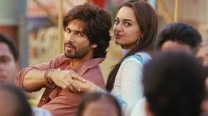 Watch It's Love or War for Shahid Kapoor - R...Rajkumar (Dialogue Promo 4) Video