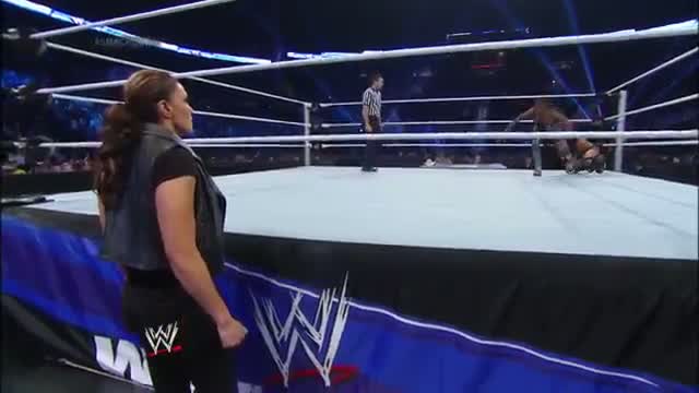 Watch WWE SmackDown: The Funkadactyls vs. AJ Lee in a 2-on-1 Handicap Match - Nov. 22, 2013 Video