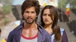 Watch Shahid Kapoor the action hero - R...Rajkumar (Dialogue Promo 6) Video