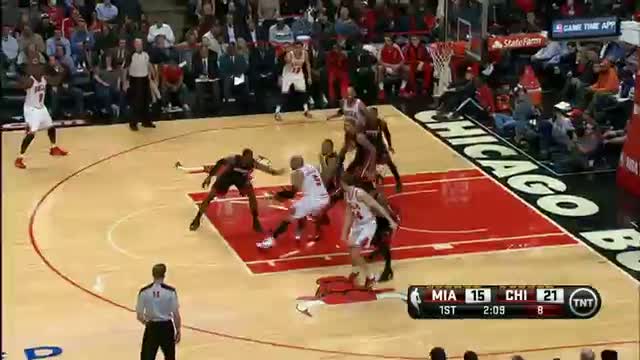 Watch NBA: Boozer and the Bulls Stampede the Heat Video