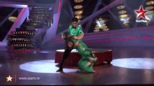 Watch Nach Baliye 6: Raju and Sikha Perform a Retro Style Dance - 7th December 2013 - Ep 9 Video