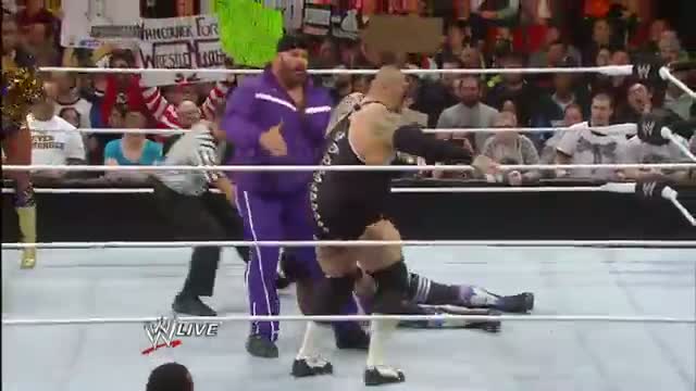 Watch Xavier Woods vs. Brodus Clay: WWE Raw, Dec. 9, 2013 Video
