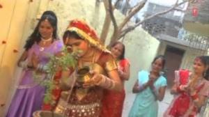 Watch Sanchi Kahe Tore Aaban Se Hamre - Bhojpuri Video Song | Album: Sab Ras Le Liyo Re Pinjrewali Muniya Video