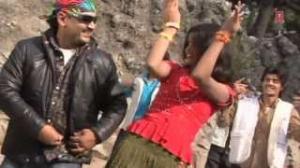 Watch Chalat Musafir Mohaliya Re - Bhojpuri Video Song | Movie: Sab Ras Le Liyo Re Pinjrewali Muniya Video