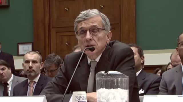 Watch No Technical Reason to Ban Calls on Planes Video