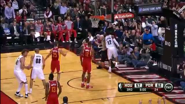 Watch NBA: LaMarcus Aldridge DOMINATES the Rockets Video