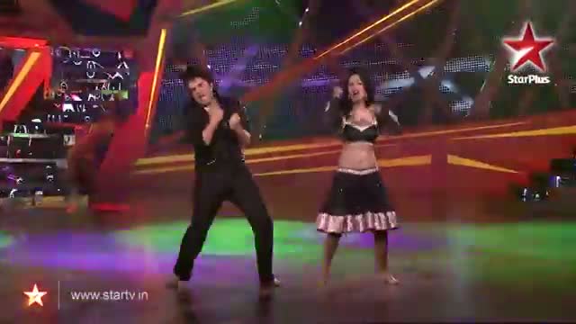 Watch Nach Baliye 6 - Krushna and Kashmira's Emergetic Dance Performance - 15th December 2013 Video