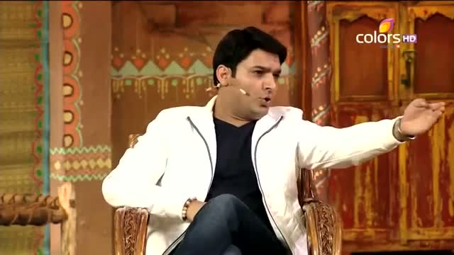 Watch Comedy Nights with Kapil : Gutthi and Palak sing for Akshay Kumar and Ronit Roy Video