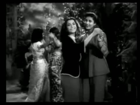 Watch Namaste, Pehle Toh Ho Gayi Namaste - Classic Romantic Song - Patanga (Old is Gold) Video