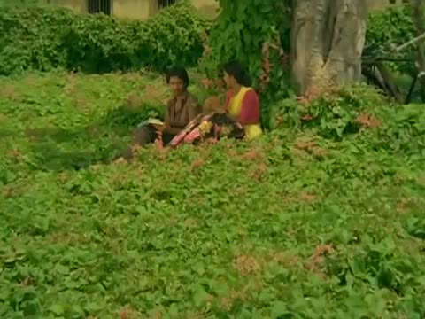 Watch Yedho Mogam - Prabhu, Viji, Silk Smitha, Suresh - Kozhi Koovuthu - Tamil Classics Video