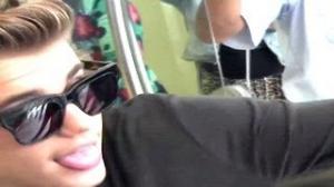 Watch Justin Bieber Imitates Miley Cyrus In Public Video