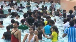 Watch Amazing Wave Pool - Wonderla Amusement Park -Bangalore, India [FullHD] Video