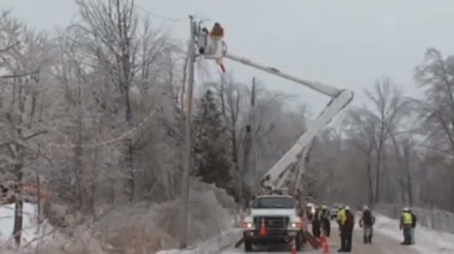 Watch Snow Slows Maine Power Push; Mich. Work Ongoing Video