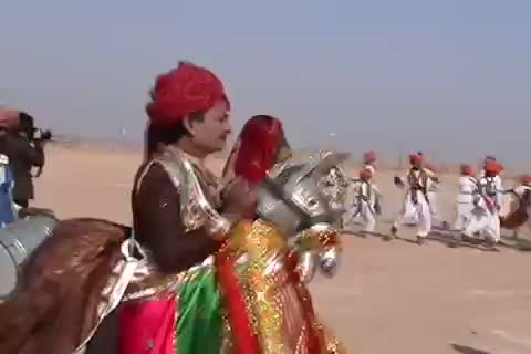 Watch Dummy Horse Dance, Kachchi Ghodi-Louise and Stuart's Amazing India Video