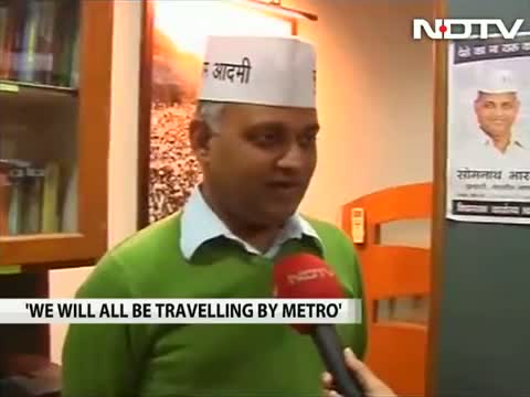 Watch Arvind Kejriwal to ride metro to swearing-in, cabinet meets tomorrow Video