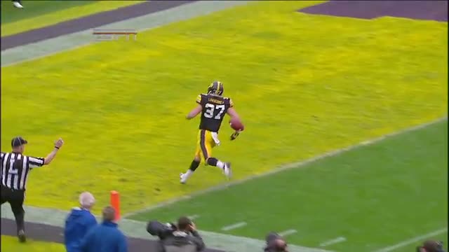 Watch Iowa S John Lowdermilk Drops Ball Early Video