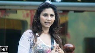 Watch Tanisha Mukherjee Gets ANGRY Over Lost Luggage! Video