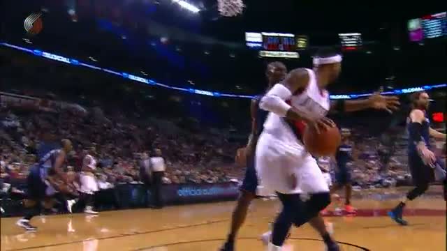 Watch NBA: Mo Williams Serves the Tasty Behind-the-Back Dish to Lopez for the Smash Video