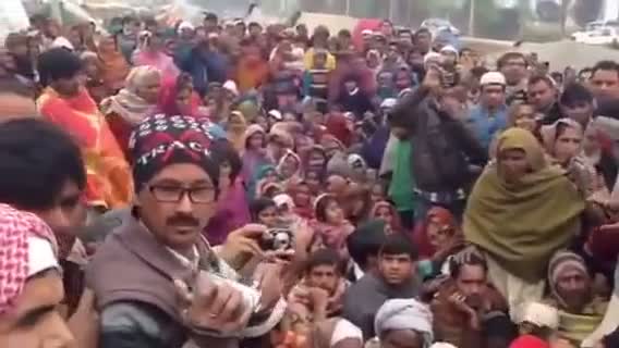 Watch Rahul Gandhi listening to Muzaffarnagar riot victims, December 22 Video