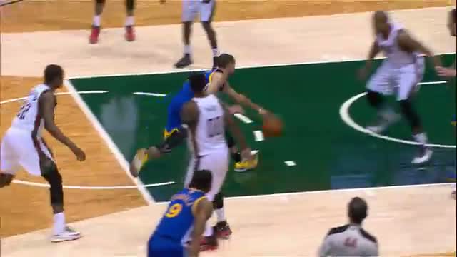 Watch NBA: Stephen Curry Sinks the AMAZING Back-to-Basket Circus Shot Video