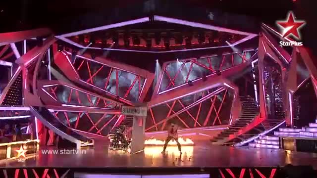Watch Nach Baliye 6 - 12th January 2014 - Raqesh and Ridhi demonstrate "Om Shanti Om" Video