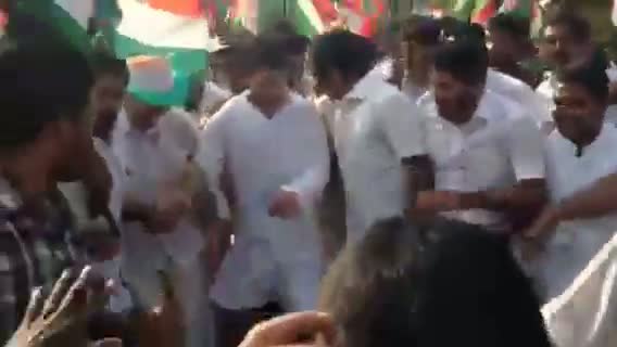 Watch Rahul Gandhi taking part in the Yuva Kerala Yatra | January 13, 2014 Video