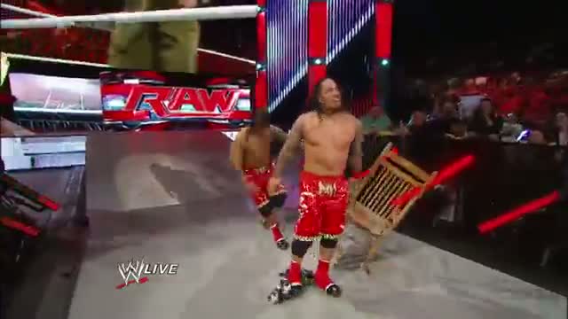 Watch The Usos vs. Daniel Bryan & Bray Wyatt: WWE Raw, Jan. 13, 2014 Video