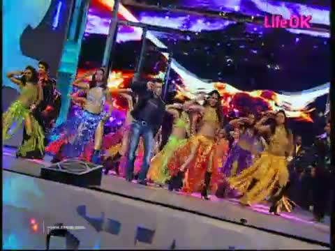 Watch Salman Khan Stunts Performances At 20th Annual Life OK Screen Awards Video