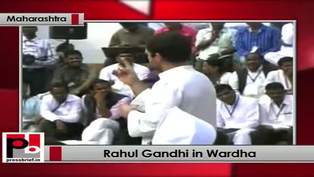 Watch Rahul Gandhi holds consultation on Congress Manifesto at Wardha(Maharashtra) Video