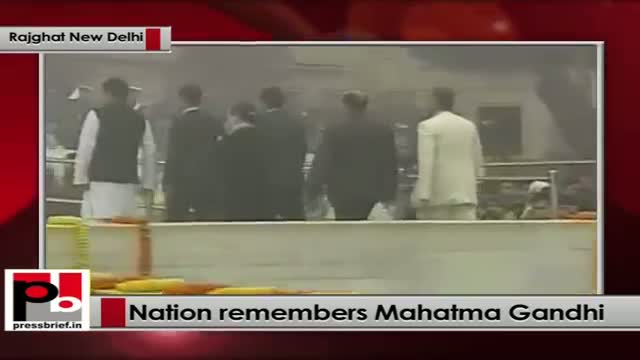 Watch Sonia Gandhi pays homage to Mahatma Gandhi on 66th death anniversary Video