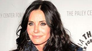 Watch COURTENEY COX and JEN ANISTON Talk Friendship and Divorce! Video